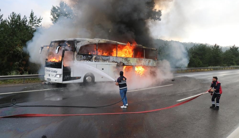 Yolcu otobüsü alev alev yandı