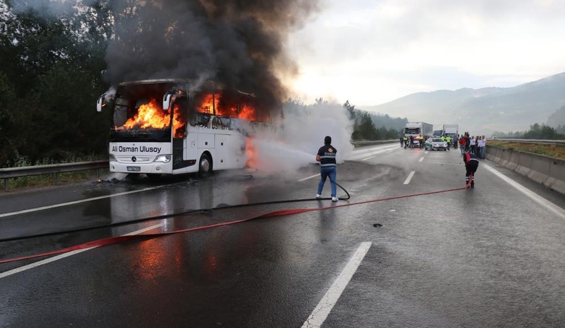 Yolcu otobüsü alev alev yandı