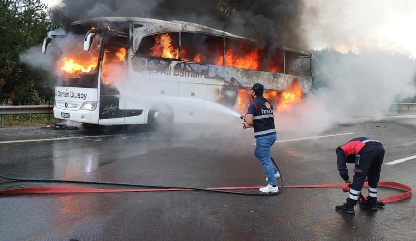 Yolcu otobüsü alev alev yandı