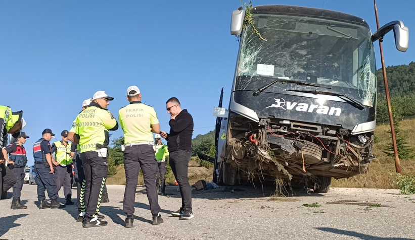 Yolcu otobüsü yoldan çıktı: 2’si ağır 14 yaralı