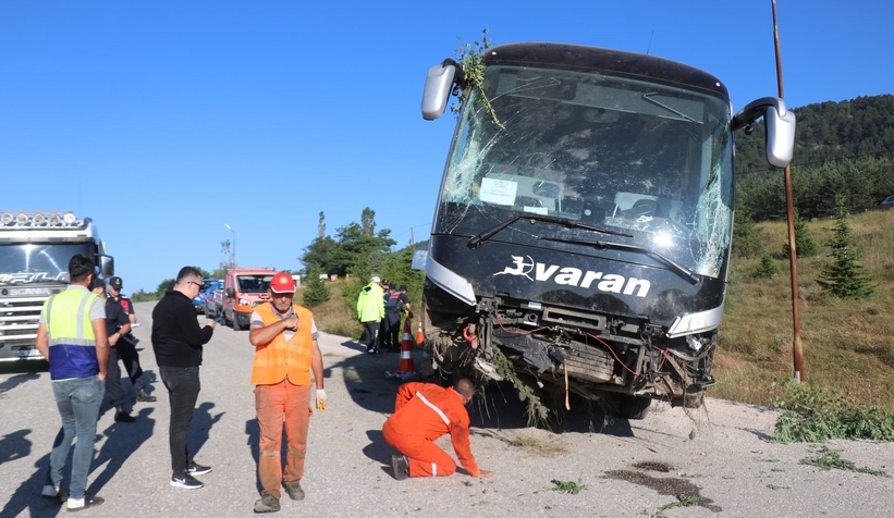Yolcu otobüsü yoldan çıktı: 2’si ağır 14 yaralı