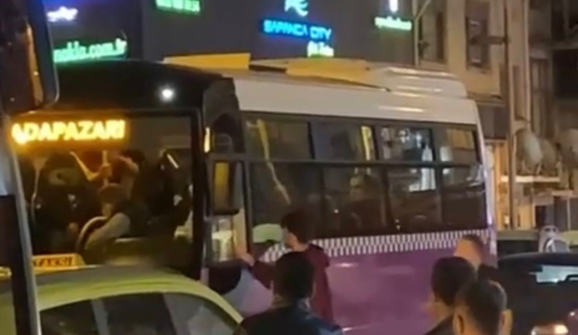 Yolcu otobüsünde tekme tokat kavga