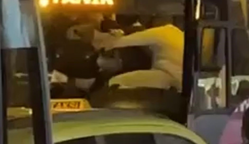 Yolcu otobüsünde tekme tokat kavga