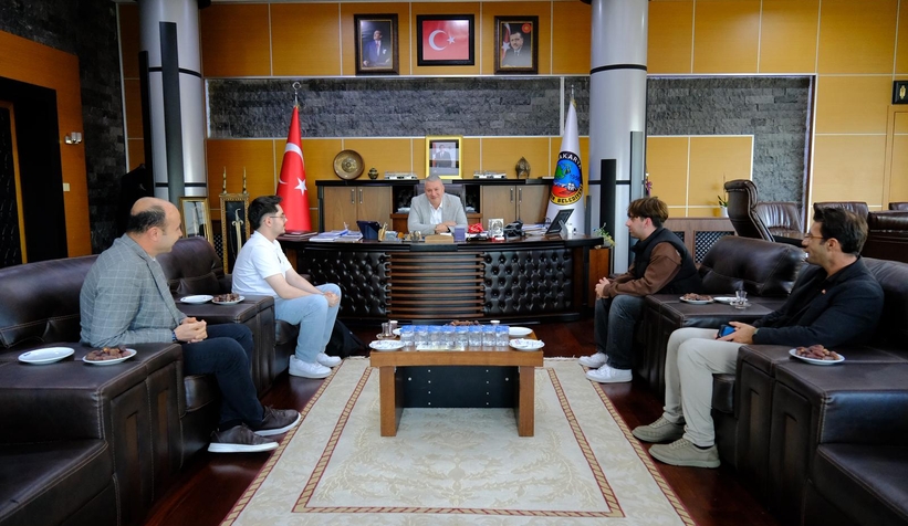 Yolda altın buldular