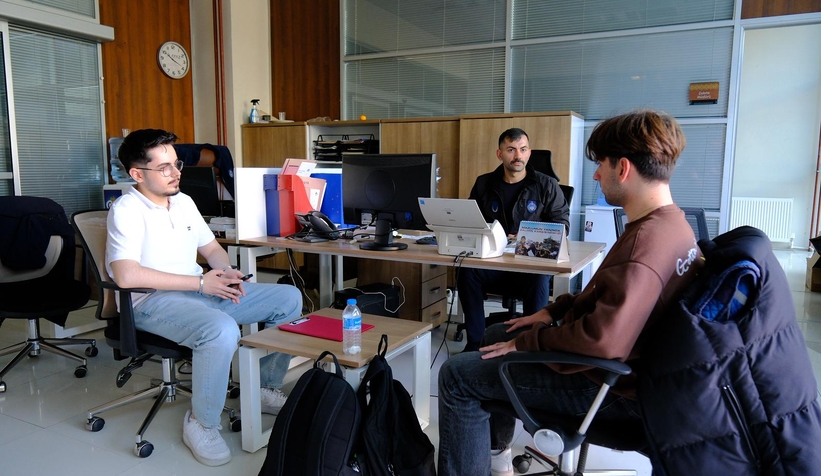 Yolda altın buldular