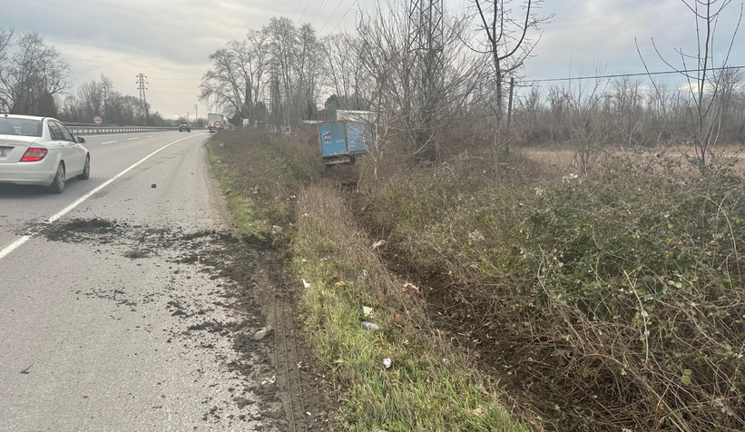 yoldan-cikan-tir-tarlaya-girdinmyyemjvl2