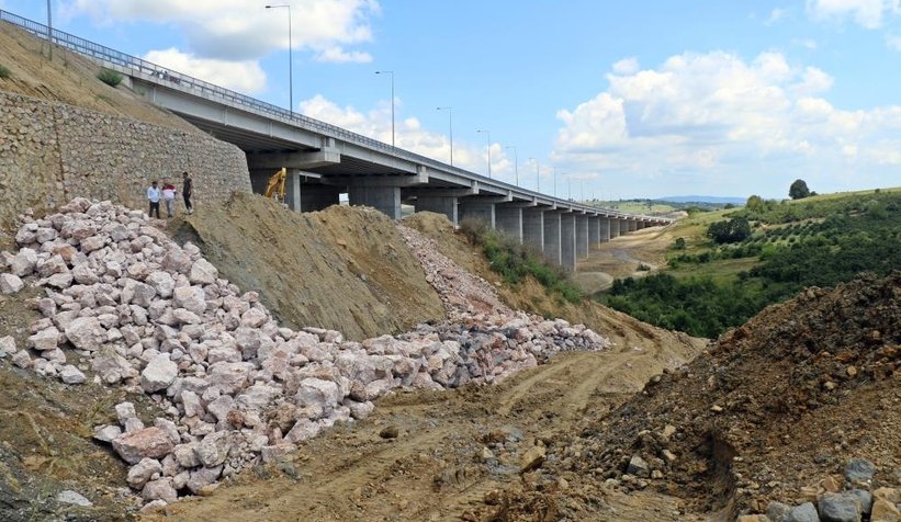 yollari-kapandi-2-yildir-tarlalarina-gidemiyorlarv3ptatgvbw