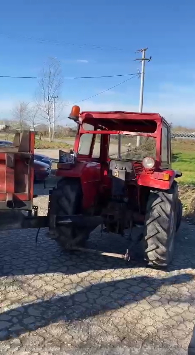 Yolu kapatıp hafriyat kamyonlarını geçirmediler