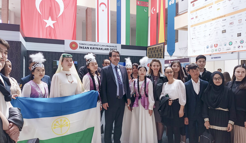 Yöresel dans ve şarkılarını İKAF’ 23’te sergilediler