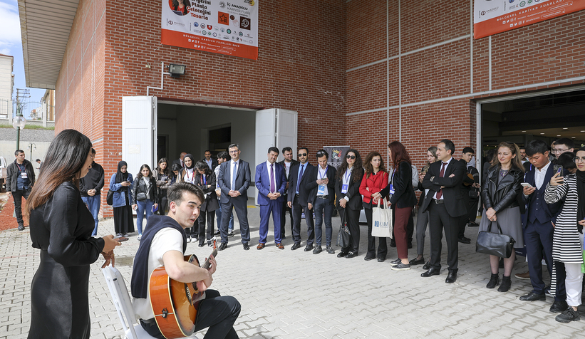 Yöresel dans ve şarkılarını İKAF’ 23’te sergilediler