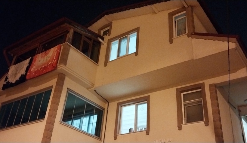 Yorgun mermi çatıyı delip yatağa düştü