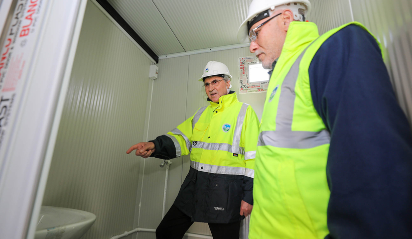 Yüce'den deprem bölgesinde mesaj: Yaralar sarılana kadar buradayız