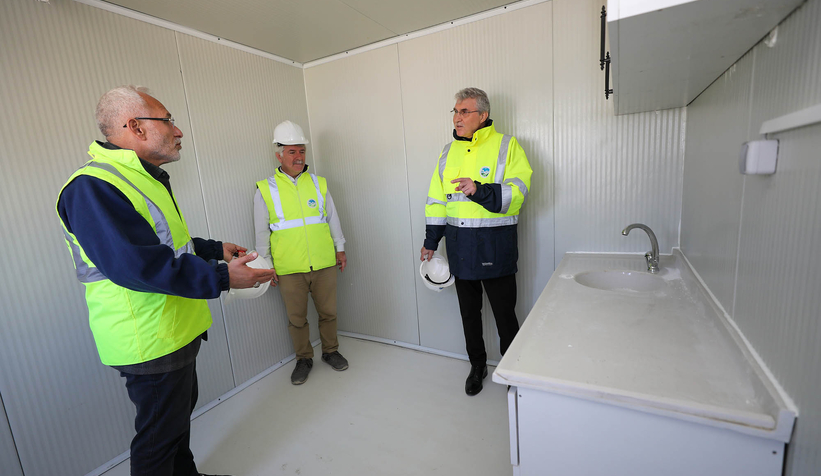 Yüce'den deprem bölgesinde mesaj: Yaralar sarılana kadar buradayız