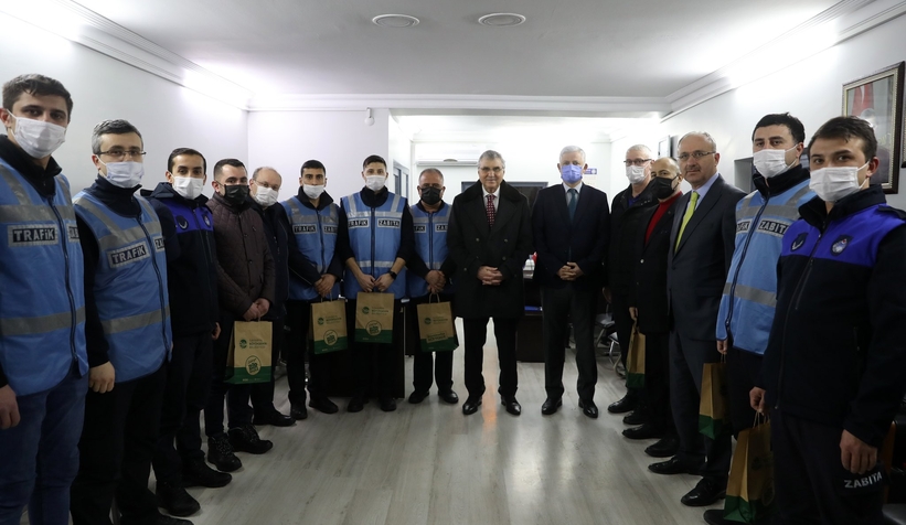 yuce-kandil-gecesi-gorev-basindaki-personeli-ziyaret-ettirghxk0tgch