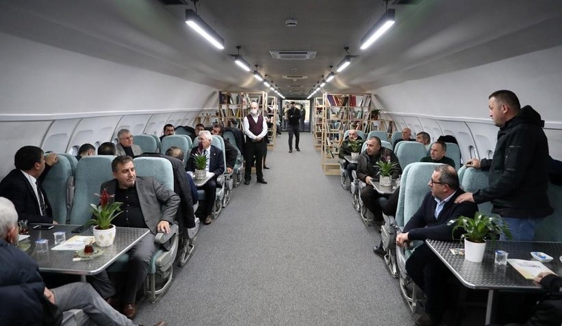 Yüce, Muhtarlar ile Uçak Kıraathanesi’nde buluştu