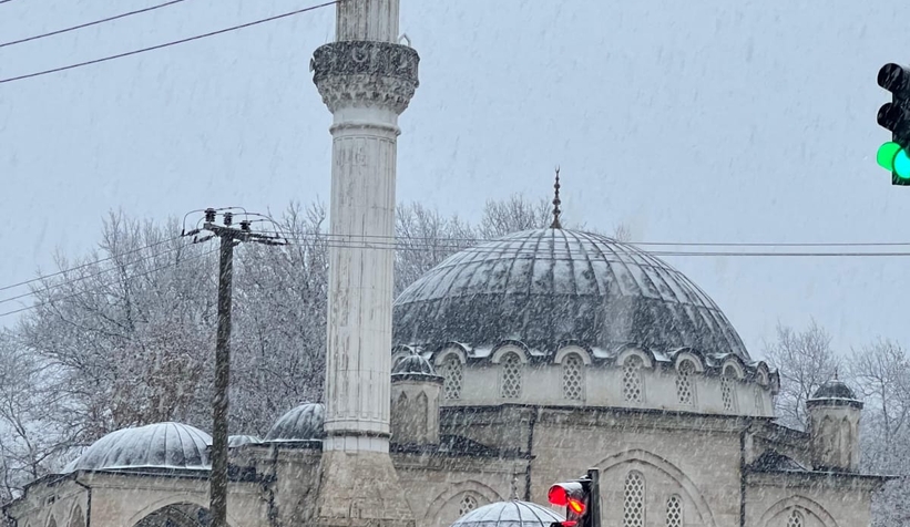 Yüksek kesimlerde kar yağışı başladı