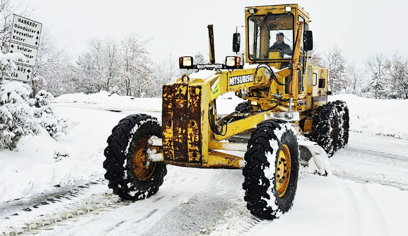 Yüksek kesimlerde karla mücadele sürüyor