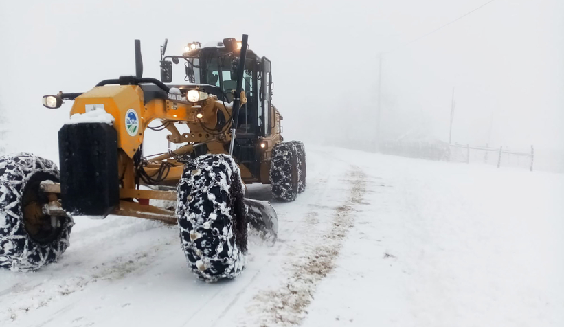 Yüksek kesimlerde karla mücadele sürüyor