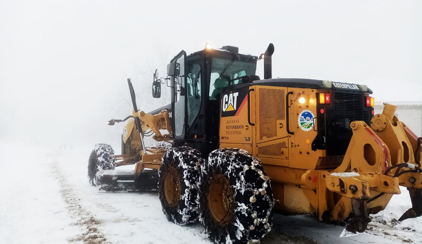 Yüksek kesimlerde karla mücadele sürüyor