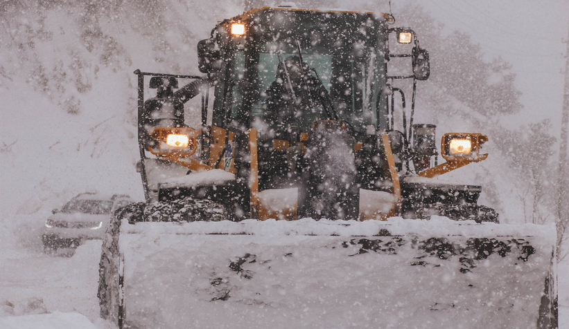 Yüksek kesimlerde karla mücadele sürüyor