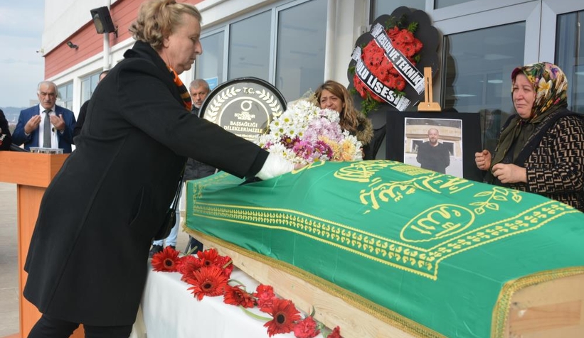 Yüksel öğretmen kafede fenalaşıp hayatını kaybetti