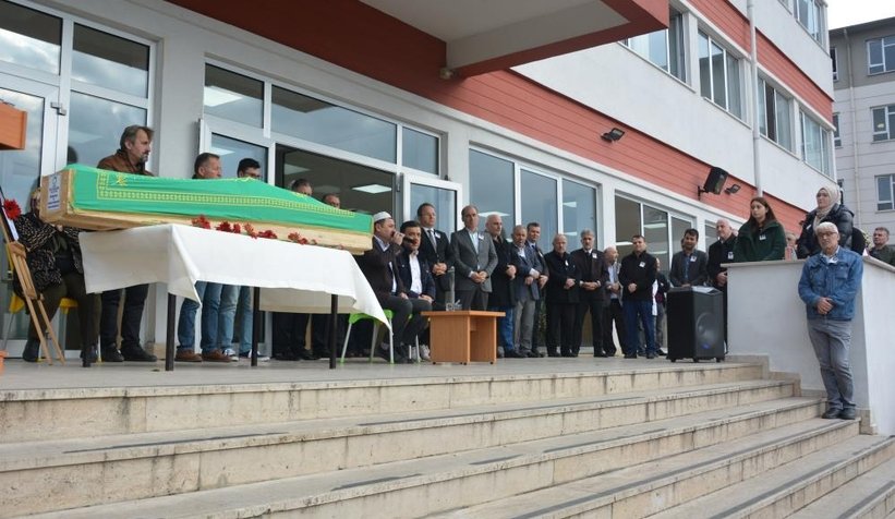 Yüksel öğretmen kafede fenalaşıp hayatını kaybetti