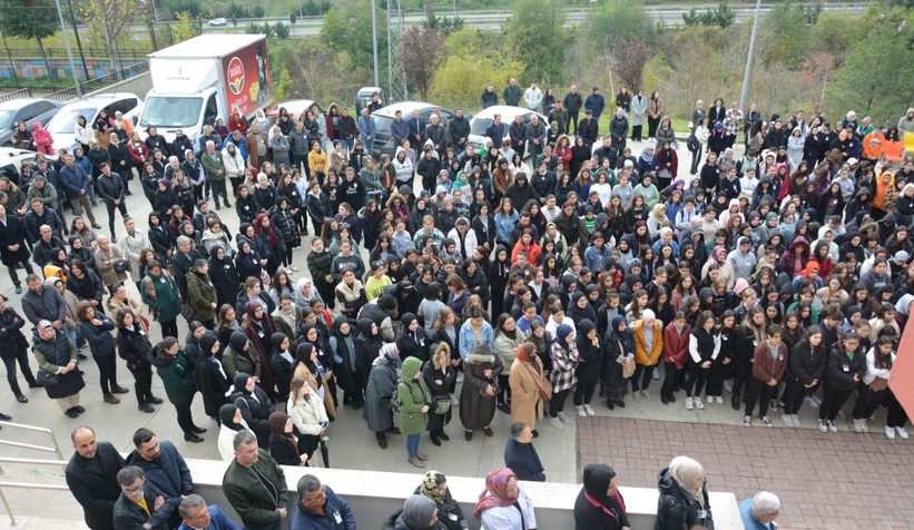 Yüksel öğretmen kafede fenalaşıp hayatını kaybetti