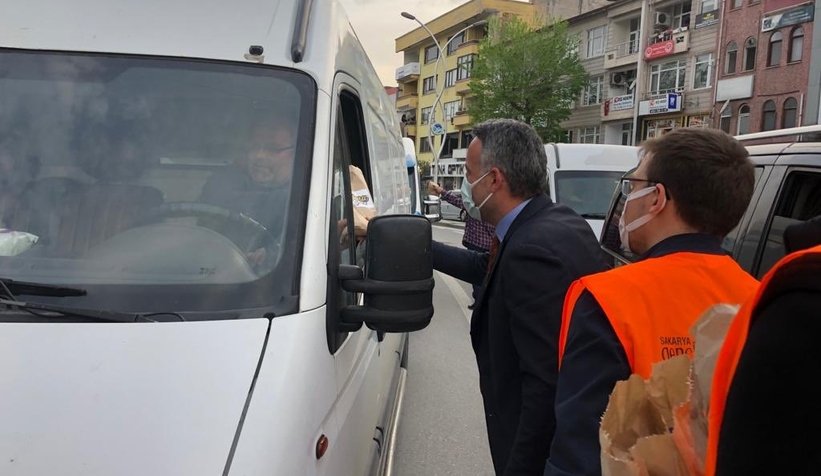 Yunus Tever iftarlık dağıttı