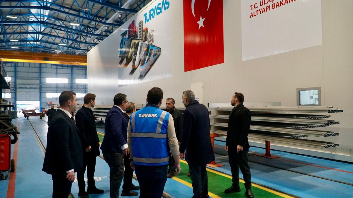 Yunus Tever Milli Hızlı Tren Fabrikası inşaat alanında inceleme yaptı