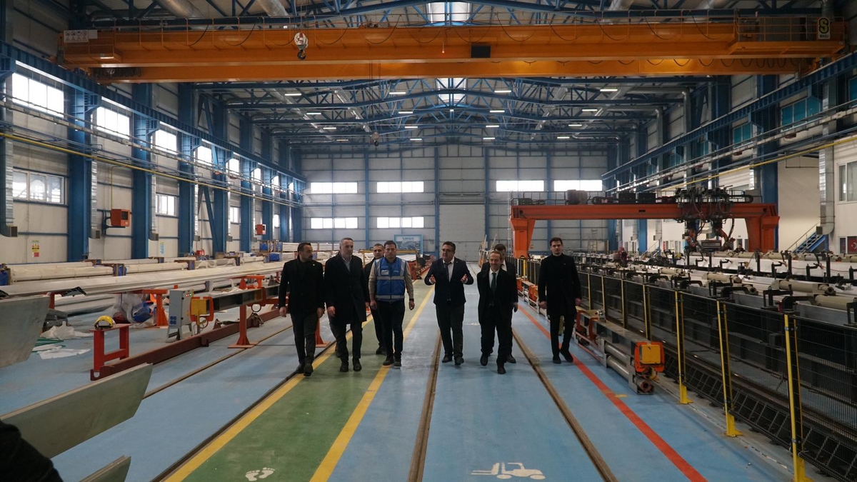 Yunus Tever Milli Hızlı Tren Fabrikası inşaat alanında inceleme yaptı