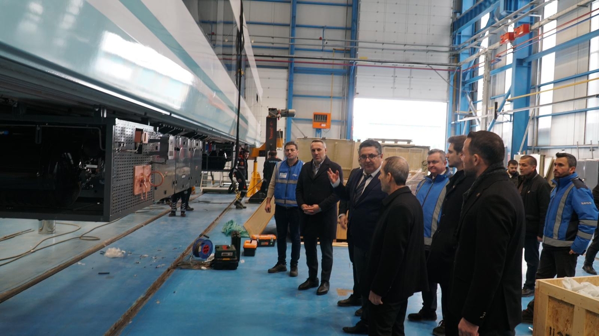 Yunus Tever Milli Hızlı Tren Fabrikası inşaat alanında inceleme yaptı