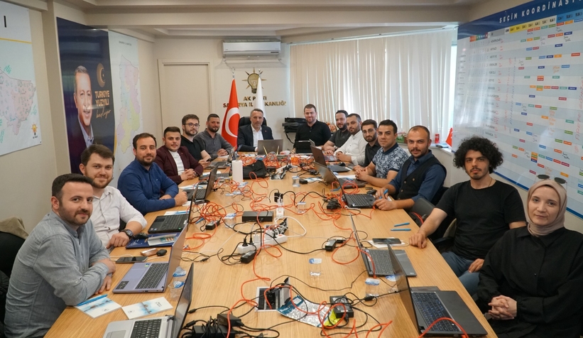 Yunus Tever seçim sonuçlarını anlık takip ediyor