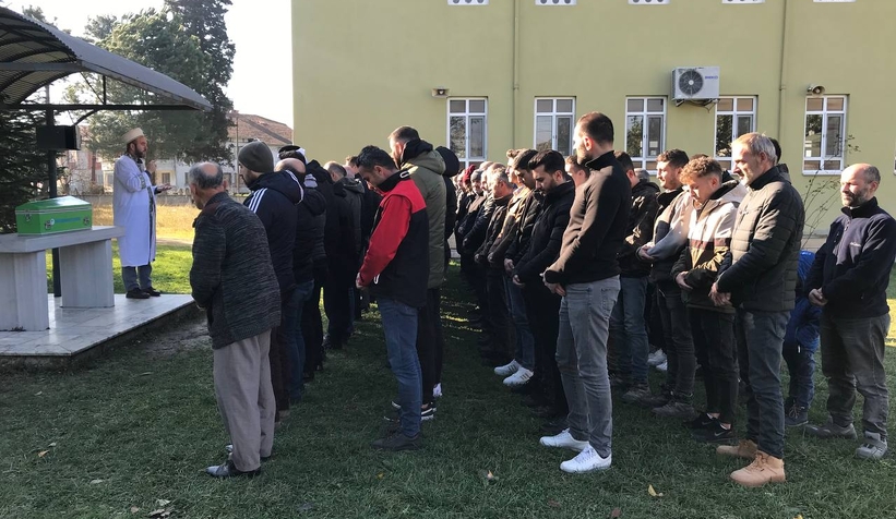 Yürek yakan acı; Oğlunun kefenini çözüp son kez sevdi