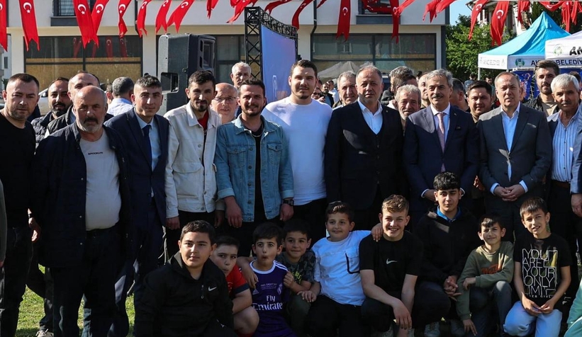 yusuf-alemdar-akyazinin-merkeziyle-birlikte-altyapisini-yenileyecegizk3h1wknnvm