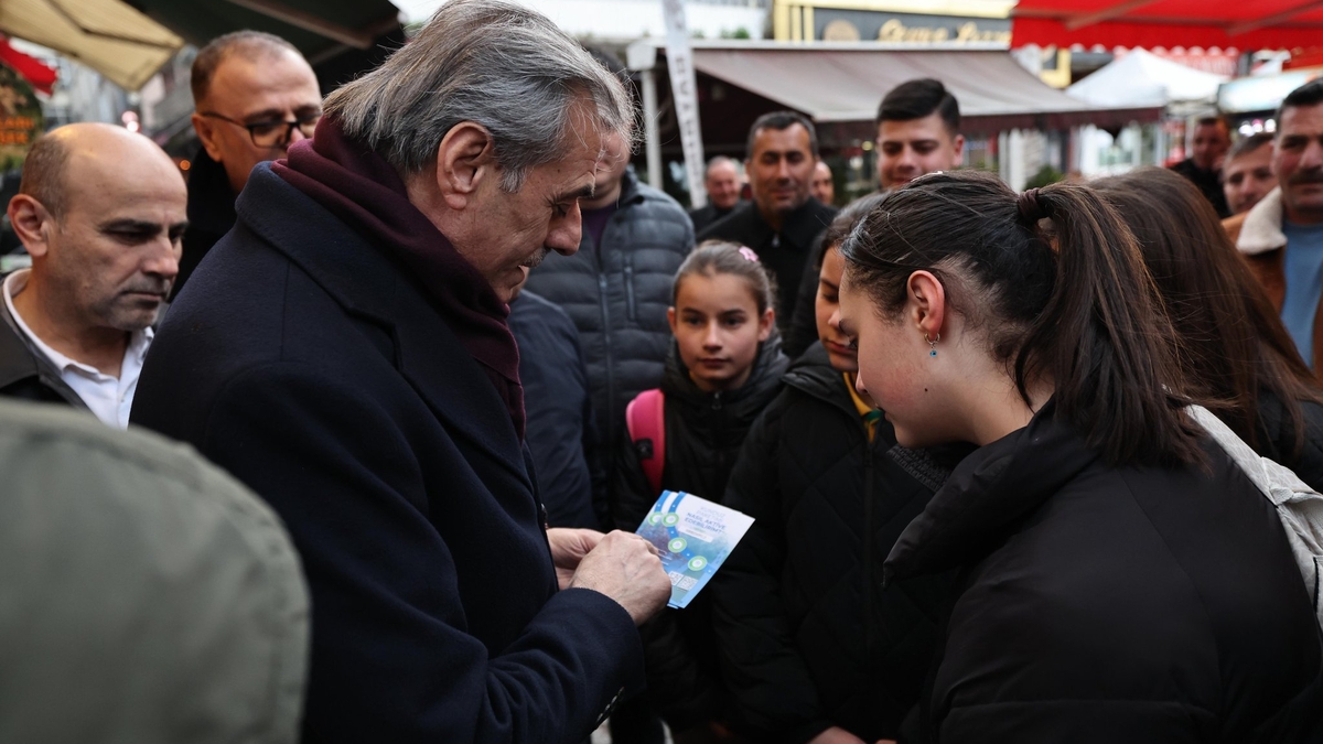 Yusuf Alemdar iftar öncesi Geyve’de vatandaşla kucaklaştı