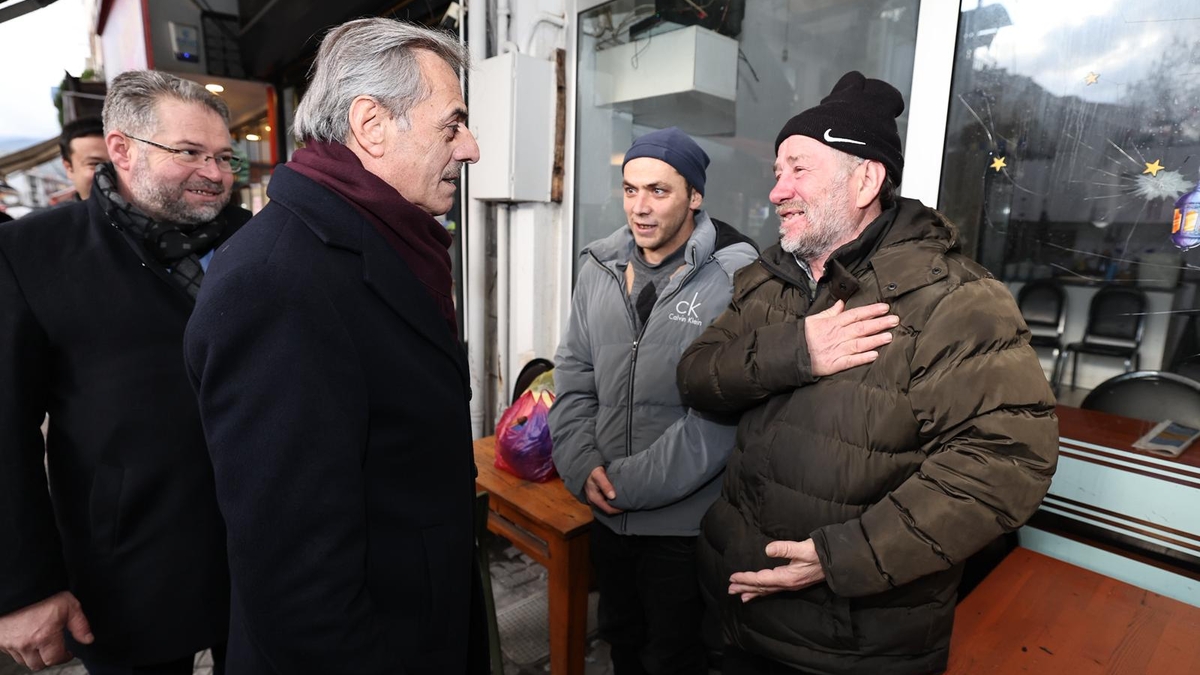 Yusuf Alemdar iftar öncesi Geyve’de vatandaşla kucaklaştı