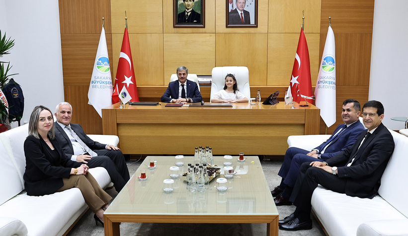 yusuf-alemdar-in-koltuguna-minik-ece-oturduk0kymxn1wj