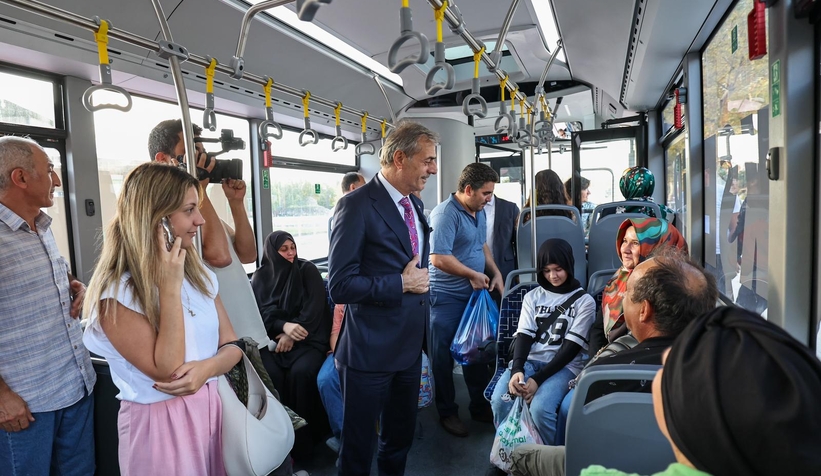 yusuf-alemdar-metrobuse-binip-vatandasi-dinledishzosfpkvg