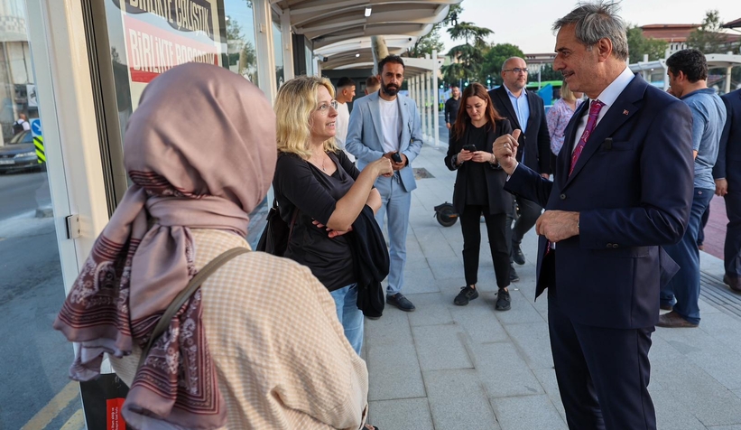 yusuf-alemdar-metrobuse-binip-vatandasi-dinledishzosfpkvg
