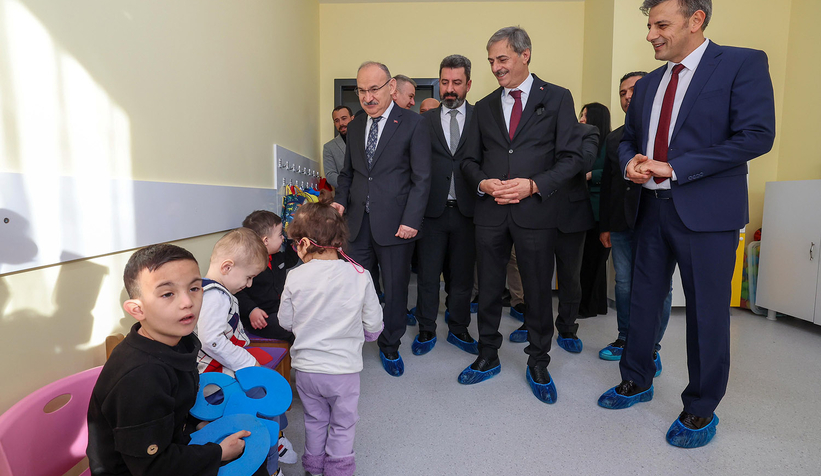 Yusuf Alemdar ve minikler arasında renkli görüntüler