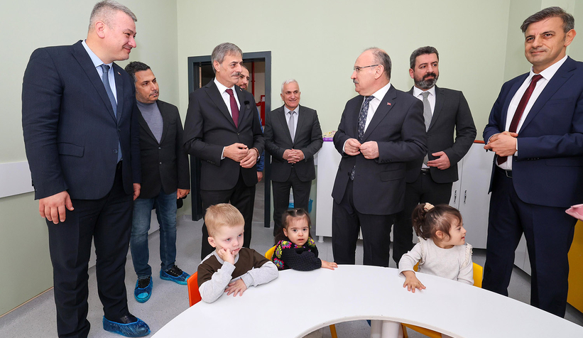 Yusuf Alemdar ve minikler arasında renkli görüntüler