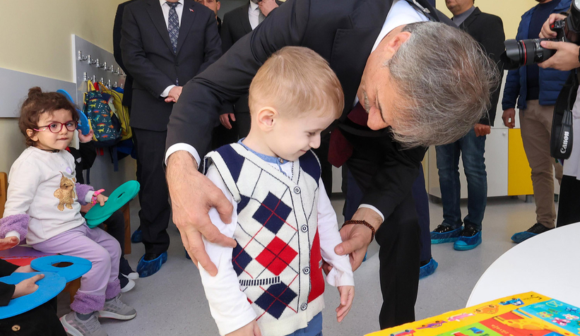 Yusuf Alemdar ve minikler arasında renkli görüntüler