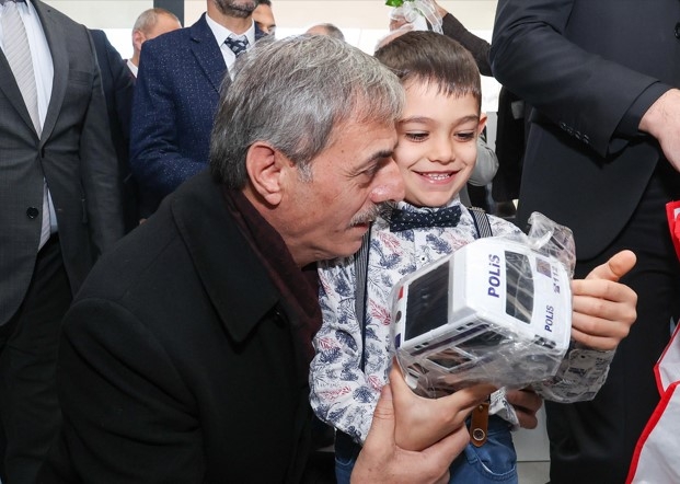 Yusuf Alemdar ve minikler arasında renkli görüntüler