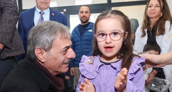 Yusuf Alemdar ve minikler arasında renkli görüntüler