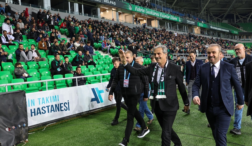 Yusuf Alemdar’dan gençlerle tribünden paylaşım