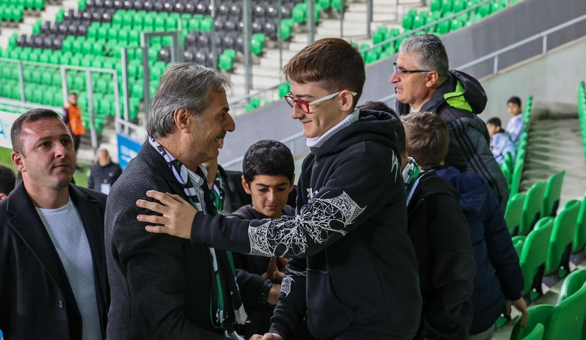 Yusuf Alemdar’dan gençlerle tribünden paylaşım