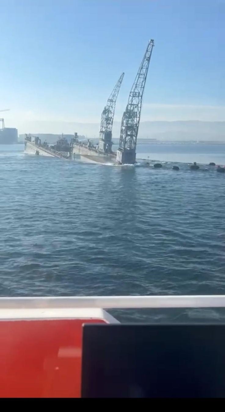 Yüzer havuz battı 24 kişi kişi böyle kurtarıldı