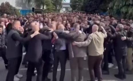 Zam teklifini beğenmeyen Goodyear işçileri eylem yaptı