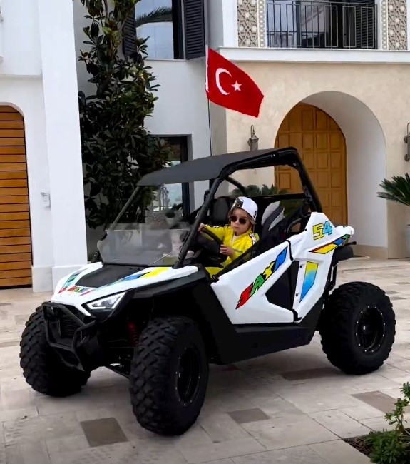 Zayn bu kezde ATV sürdü