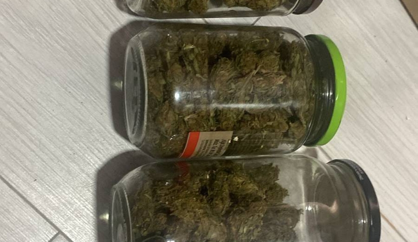 Zehir tacirlerine üç ilçede operasyon